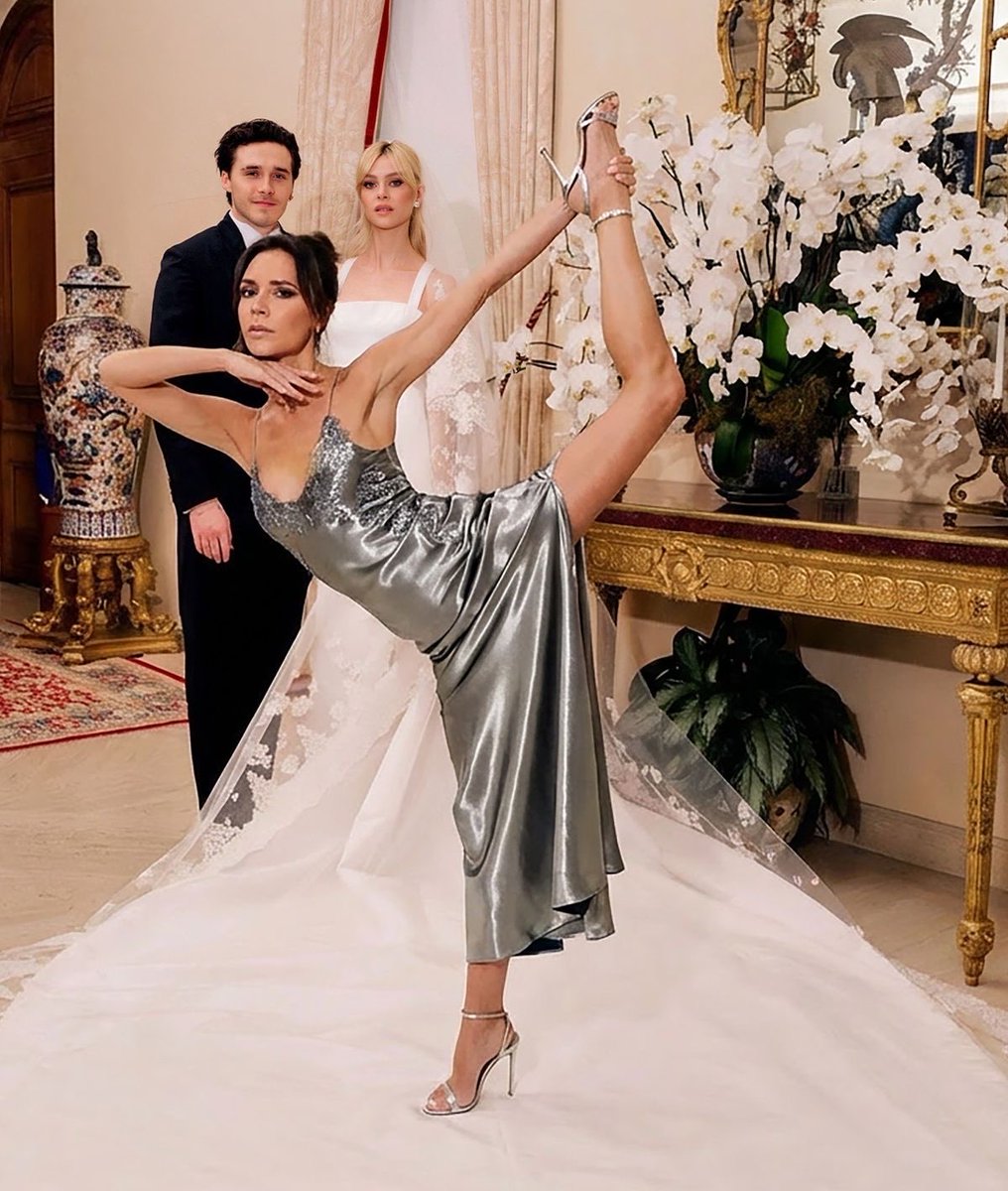 mrbrownstone_rf's tweet photo. These ai photos of Victoria at her sons wedding are fucking frying me 😭😭😭😭 https://t.co/18cOFbn4ho