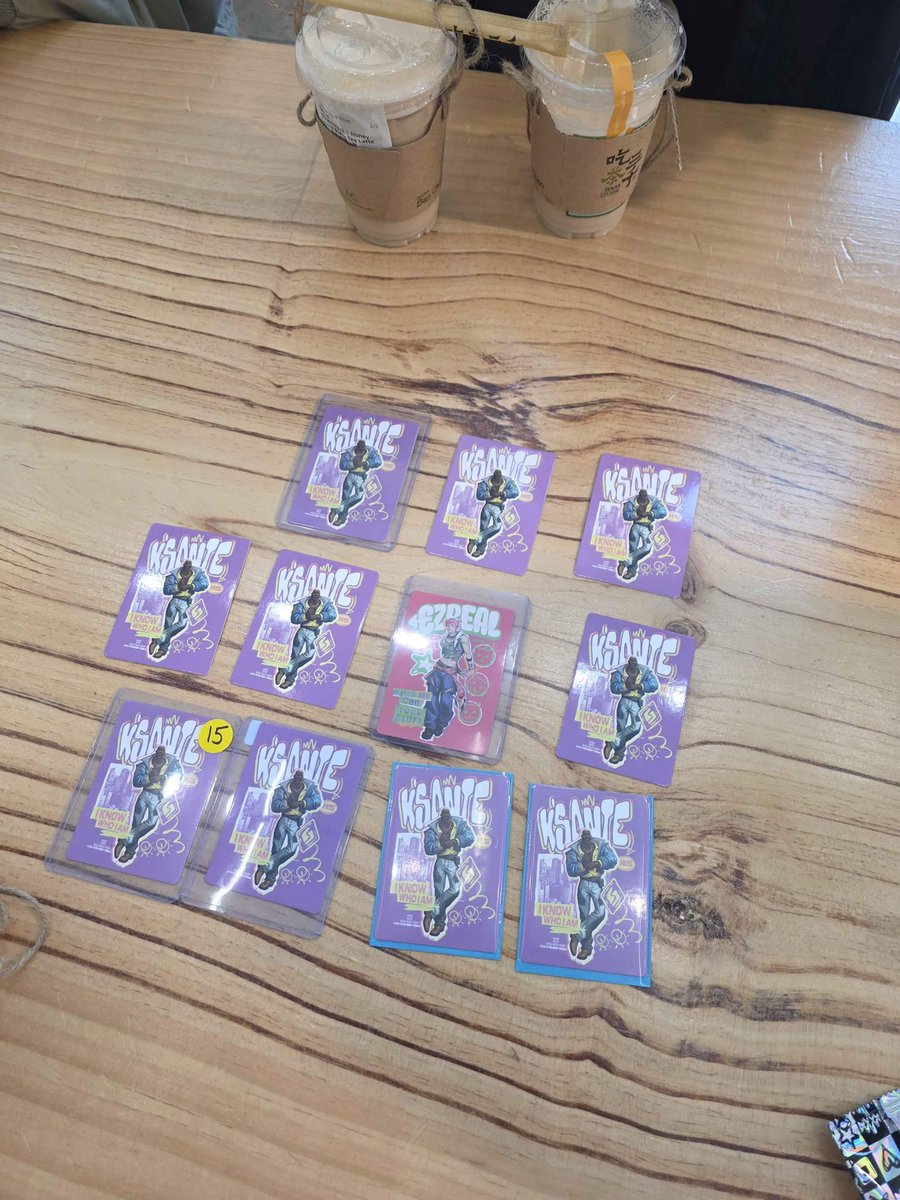 _acurica_'s tweet photo. Apparently some locations are getting a full box of just one character 🤣🤣 That’s so cursed. 

My friend went to the Boston location, there was just one ezreal 💀
#HEARTSTEEL‌ https://t.co/9v1a1nKELf