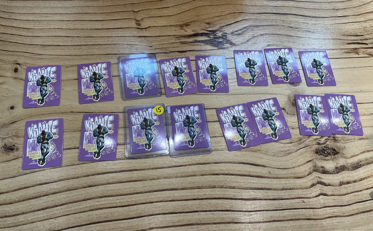 _acurica_'s tweet photo. Apparently some locations are getting a full box of just one character 🤣🤣 That’s so cursed. 

My friend went to the Boston location, there was just one ezreal 💀
#HEARTSTEEL‌ https://t.co/9v1a1nKELf