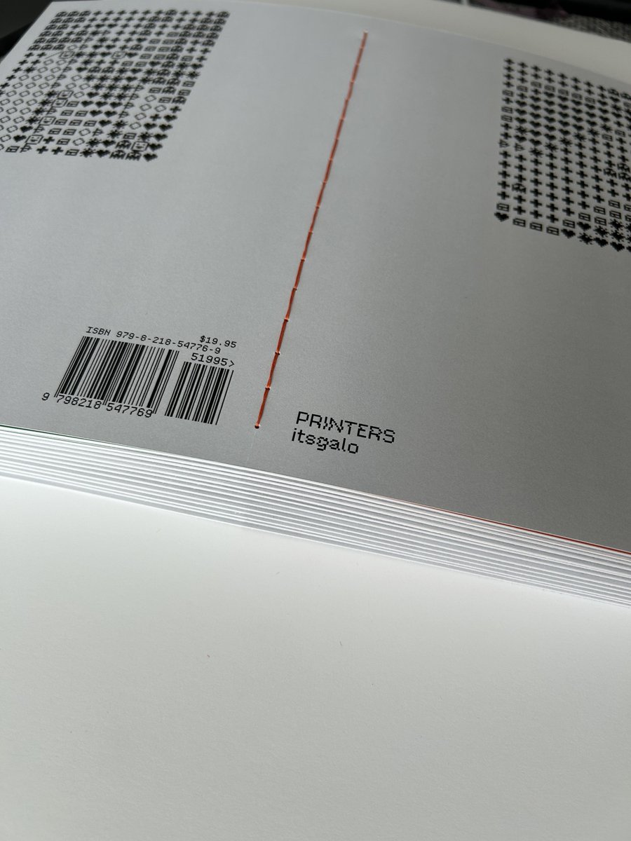 GaloAndStuff's tweet photo. New batch of PRINTERS mini art books just arrived! If anyone wants to publish software art books, please reach out. https://t.co/Yn46DOKPjR https://t.co/vlfir4afYQ