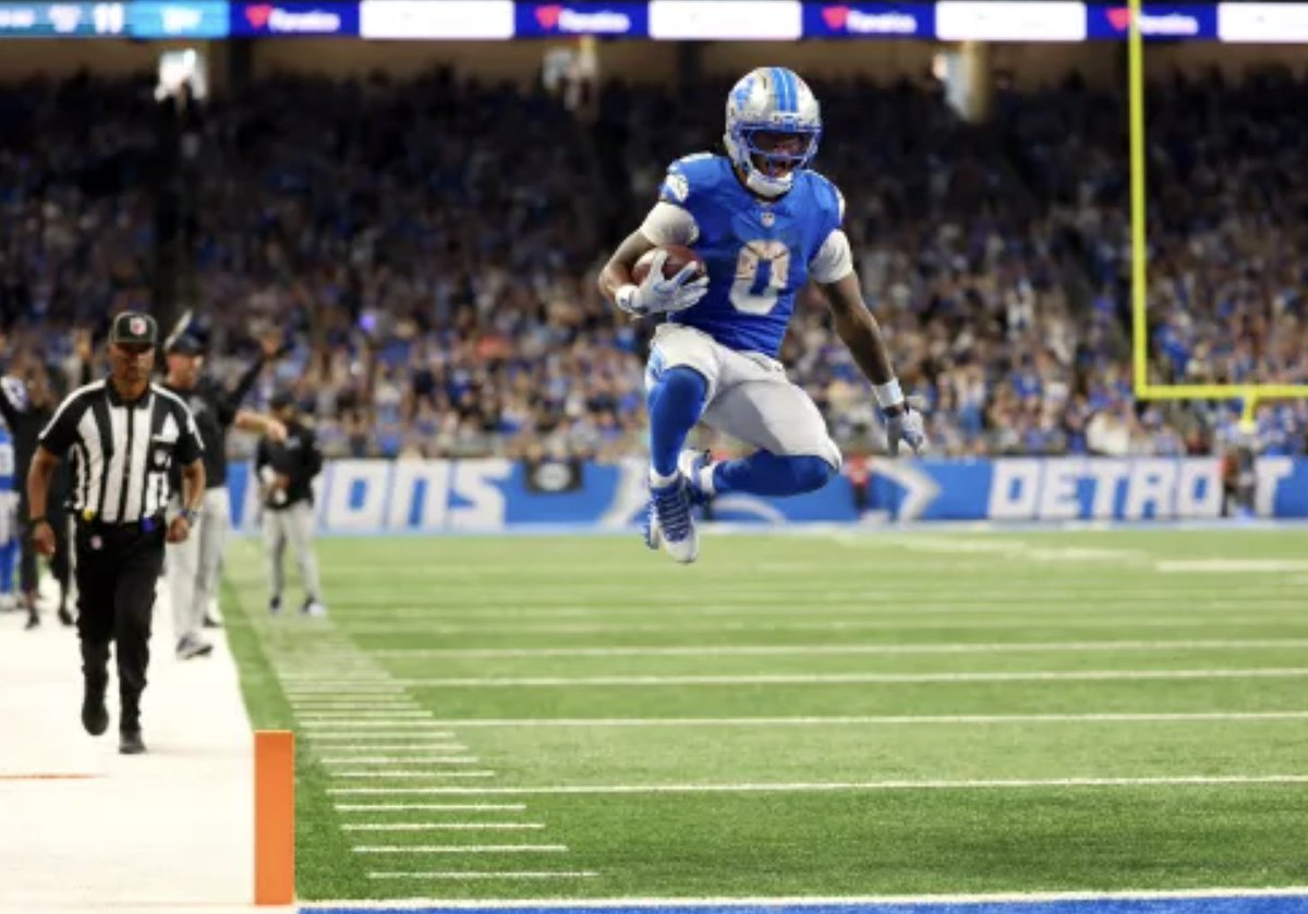 DetroitOnLion's tweet photo. Jahmyr Gibbs heel-clicking while scoring, because.... why not? 

Photo credit: Gregory Shamus/Getty Images https://t.co/2tpeizvX8y