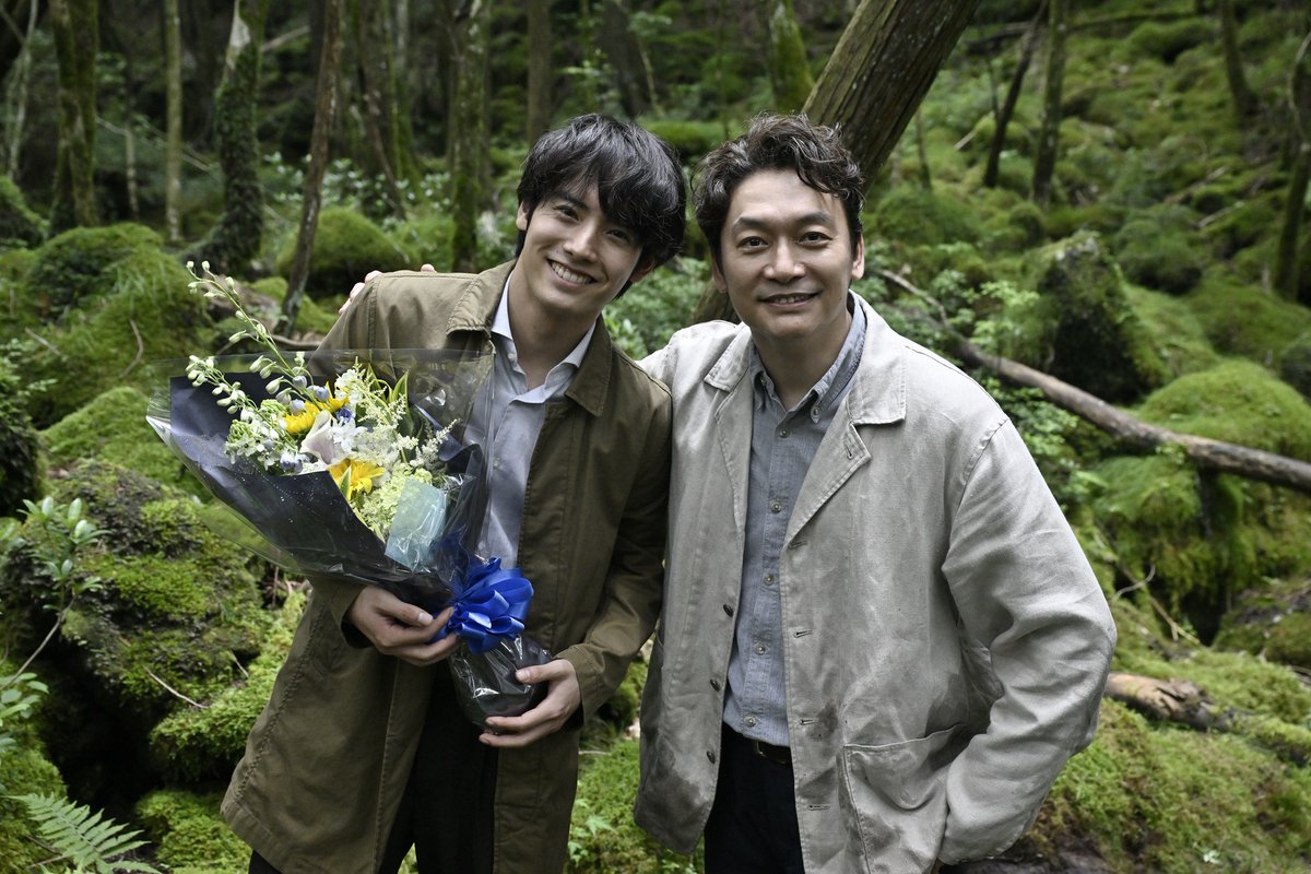 drama_wowow's tweet photo. ✛連続ドラマＷ　東野圭吾「#虚ろな十字架」✛
全話ご視聴ありがとうございました！

#香取慎吾 さん＆#赤楚衛二 さんのツーショットや
宇崎竜童さん、花瀬琴音さん、山中崇さんの
クランクアップショットをお届け📸

WOWOWオンデマンドで
全話イッキ見で今からでも楽しめる！
https://t.co/xoZlqaIxSx https://t.co/oRDU4GlIMM