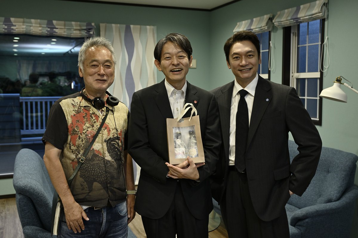 drama_wowow's tweet photo. ✛連続ドラマＷ　東野圭吾「#虚ろな十字架」✛
全話ご視聴ありがとうございました！

#香取慎吾 さん＆#赤楚衛二 さんのツーショットや
宇崎竜童さん、花瀬琴音さん、山中崇さんの
クランクアップショットをお届け📸

WOWOWオンデマンドで
全話イッキ見で今からでも楽しめる！
https://t.co/xoZlqaIxSx https://t.co/oRDU4GlIMM