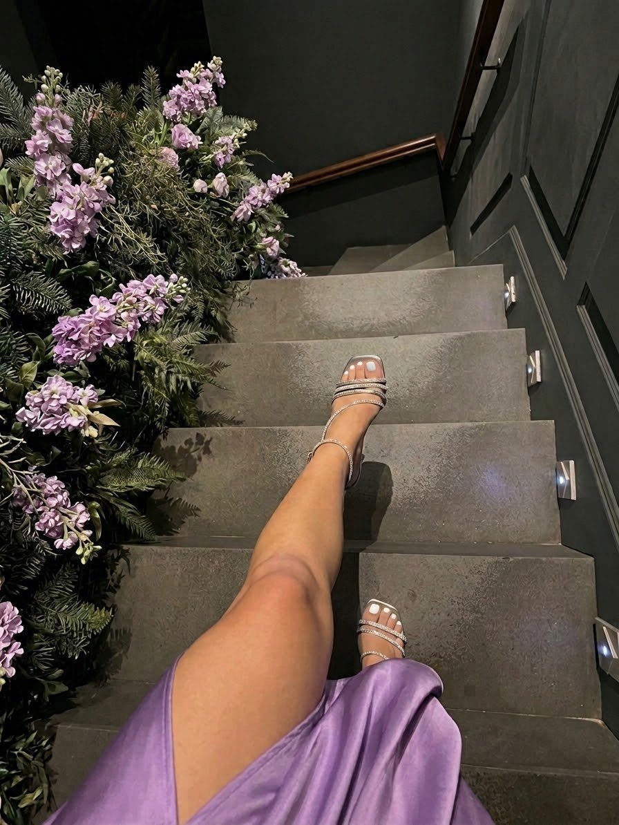 luna_kars's tweet photo. 🌙💜 Un paso más hacia la noche…

Seda lavanda, destellos plateados y un poquito de misterio. ✨

Hay cosas que solo se descubren cuando te atreves a mirar un poco más… 👀🖤

🔗 Más secretos en Moon Mistic ↓ https://t.co/ZV29XsXcFx