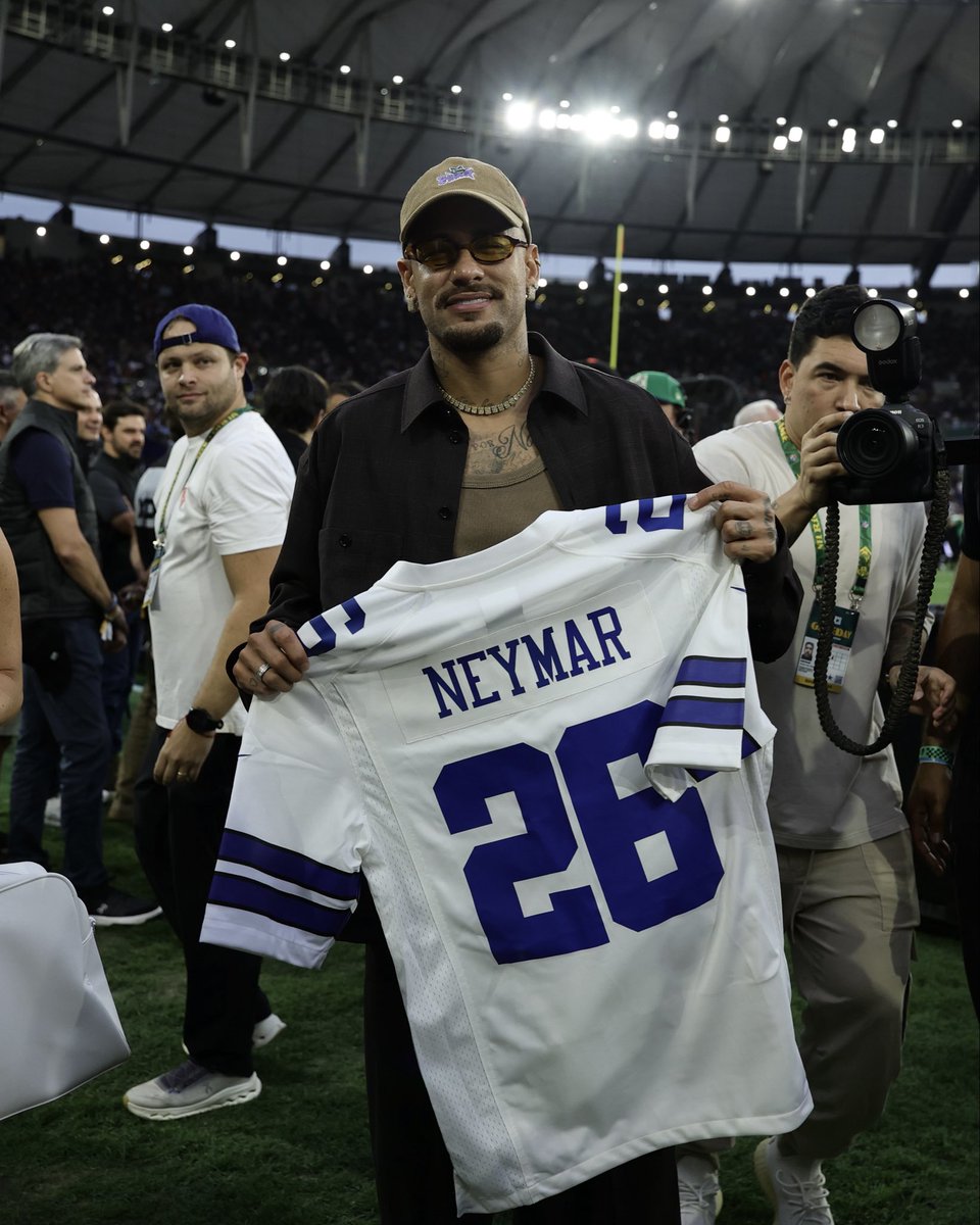 dallascowboys's tweet photo. the legendary @neymarjr 🤩 https://t.co/5FHW2Zq1YP