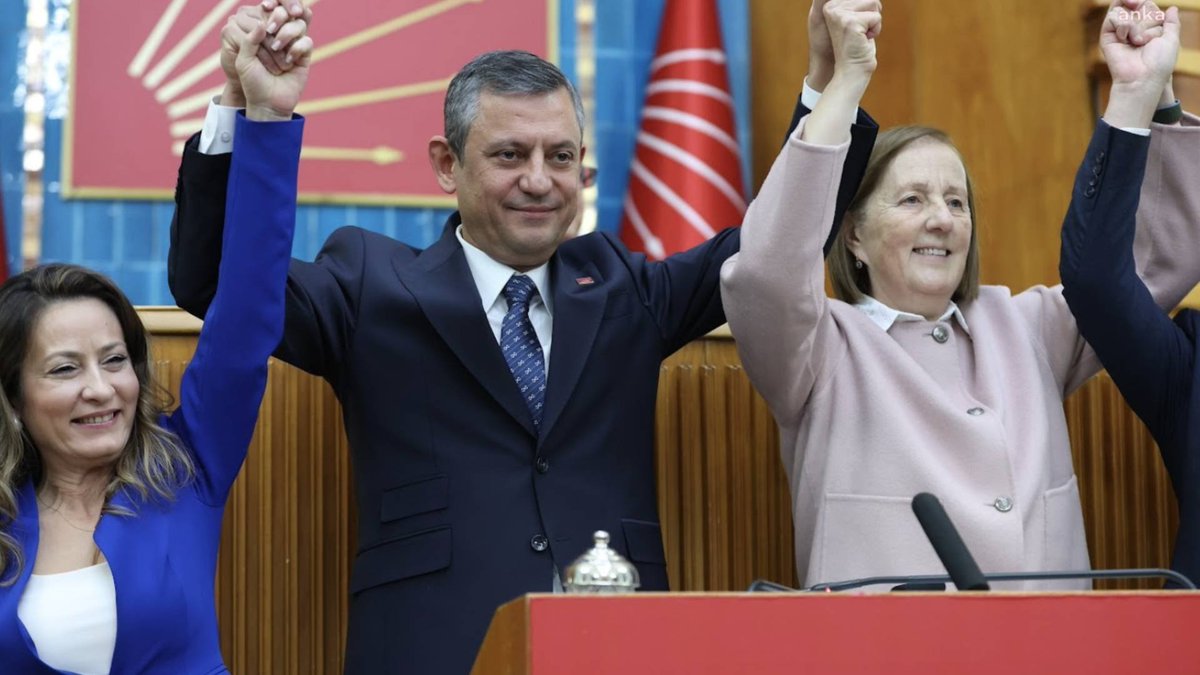 D_cnky's tweet photo. @ANADOLU37729841 Kim bu kadın makarnacı hayatınız pislik içinde https://t.co/60YJOuZEfO