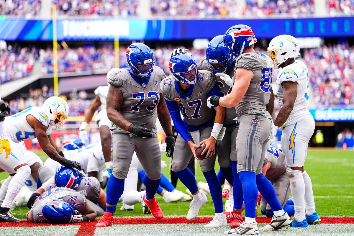 BuffaloBillsPR's tweet photo. Josh Allen now has 85 career rushing touchdowns and is tied with Marshawn Lynch for 17th place on the NFL's all-time list. https://t.co/TqqoIvW7wZ
