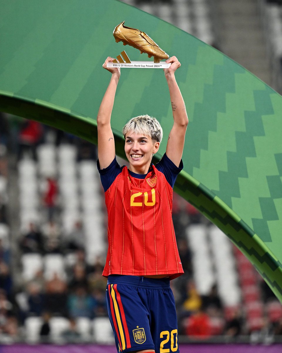 JWsports1's tweet photo. Rosalía Domínguez bags the Golden Ball to complete Spain's clean sweep of the Golden Awards in Poland.

Domínguez, Comendador, López. 

#U20WWC | #Poland2026 https://t.co/J8jDpNHICu