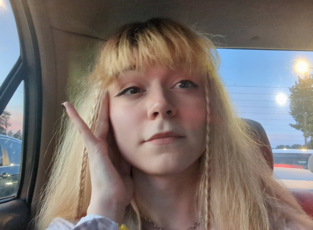 oncloud_e's tweet photo. 4 years since i escaped abuse, 6 years of being a girl, and 10 days sober! https://t.co/2T31rSsE7I