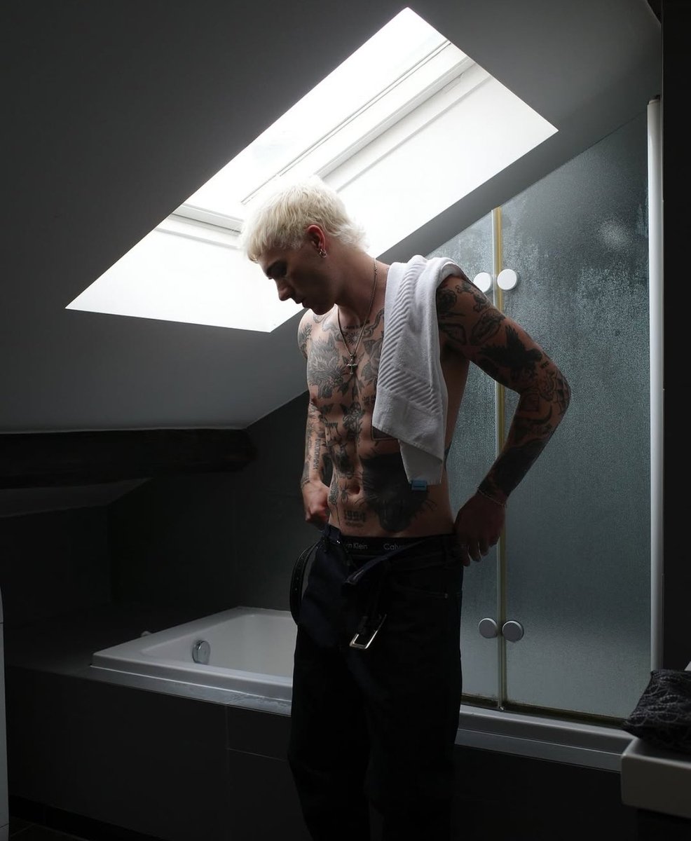 PAB4ILAR's tweet photo. ͏ ͏ ͏ ͏ ͏ ͏ ͏ 
       arnau torres.
       veinticuatro, barcelona. 
͏ ͏ ͏ ͏ ͏ ͏ ͏ tentador, tatuador y camarero.
       𝘁𝗮𝗻𝗻𝗲𝗿 𝗿𝗲𝗲𝘀𝗲.

        . . . . . . . . . . . . . . . . . . . . . . . . . https://t.co/QVdmdreKIo