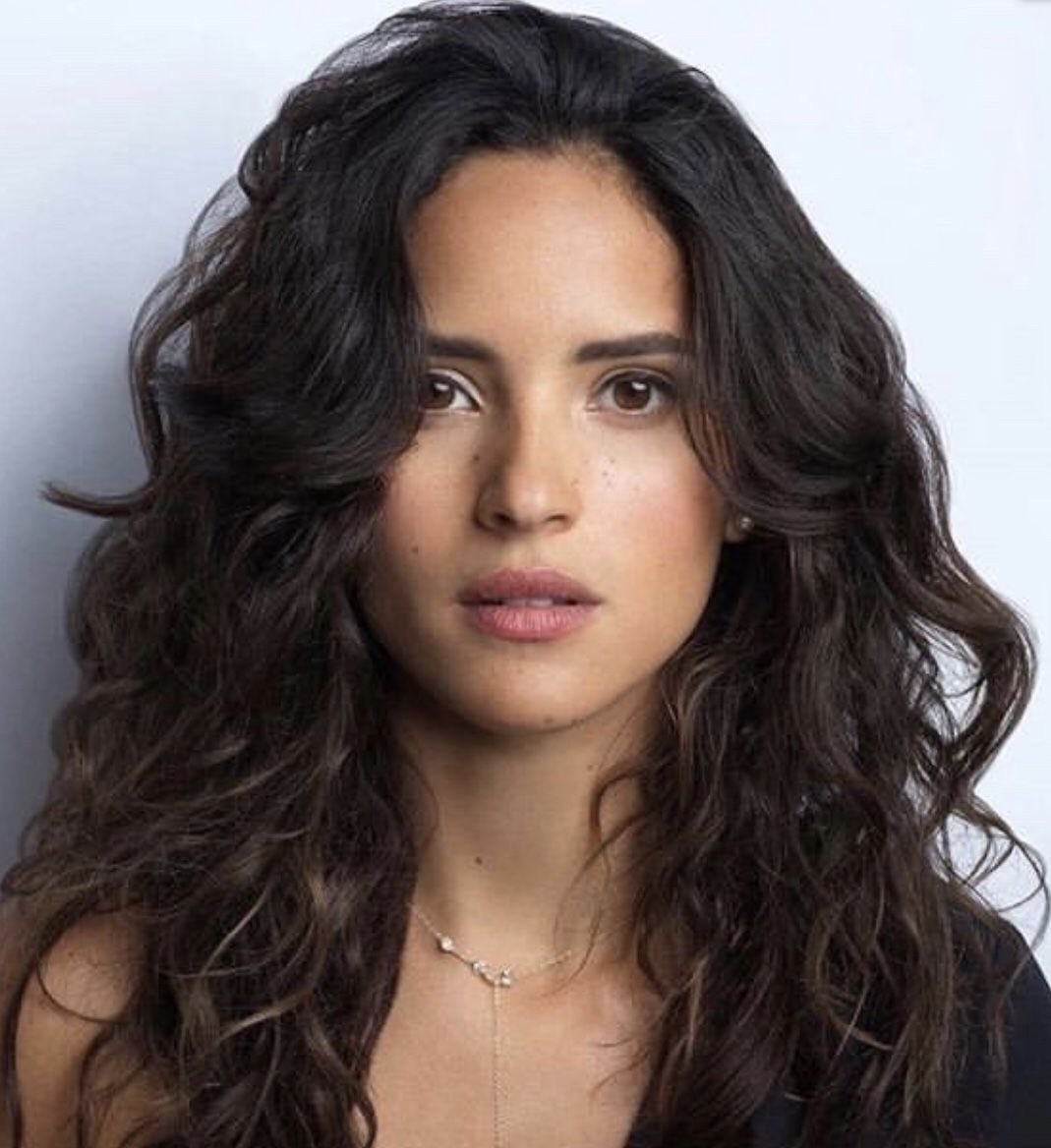 DCNewsHQ's tweet photo. 🚨 RUMOR: Adria Arjona’s mystery role in MAN OF TOMORROW could reportedly be WONDER WOMAN. Arjona previously avoided directly denying the rumours, but DC has not officially confirmed her as Diana.

#wonderwomen https://t.co/PU5Ioevddr