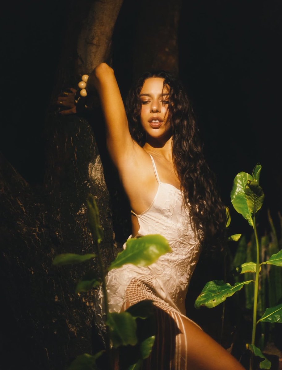 webmarinasenaa's tweet photo. Fotos de Marina Sena em comemoração do dia de seu aniversário. 🤍🍃✨ https://t.co/3kcMrlmrZk