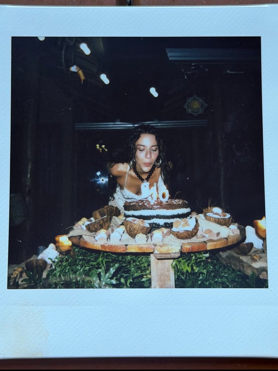 webmarinasenaa's tweet photo. Fotos de Marina Sena em comemoração do dia de seu aniversário. 🤍🍃✨ https://t.co/3kcMrlmrZk
