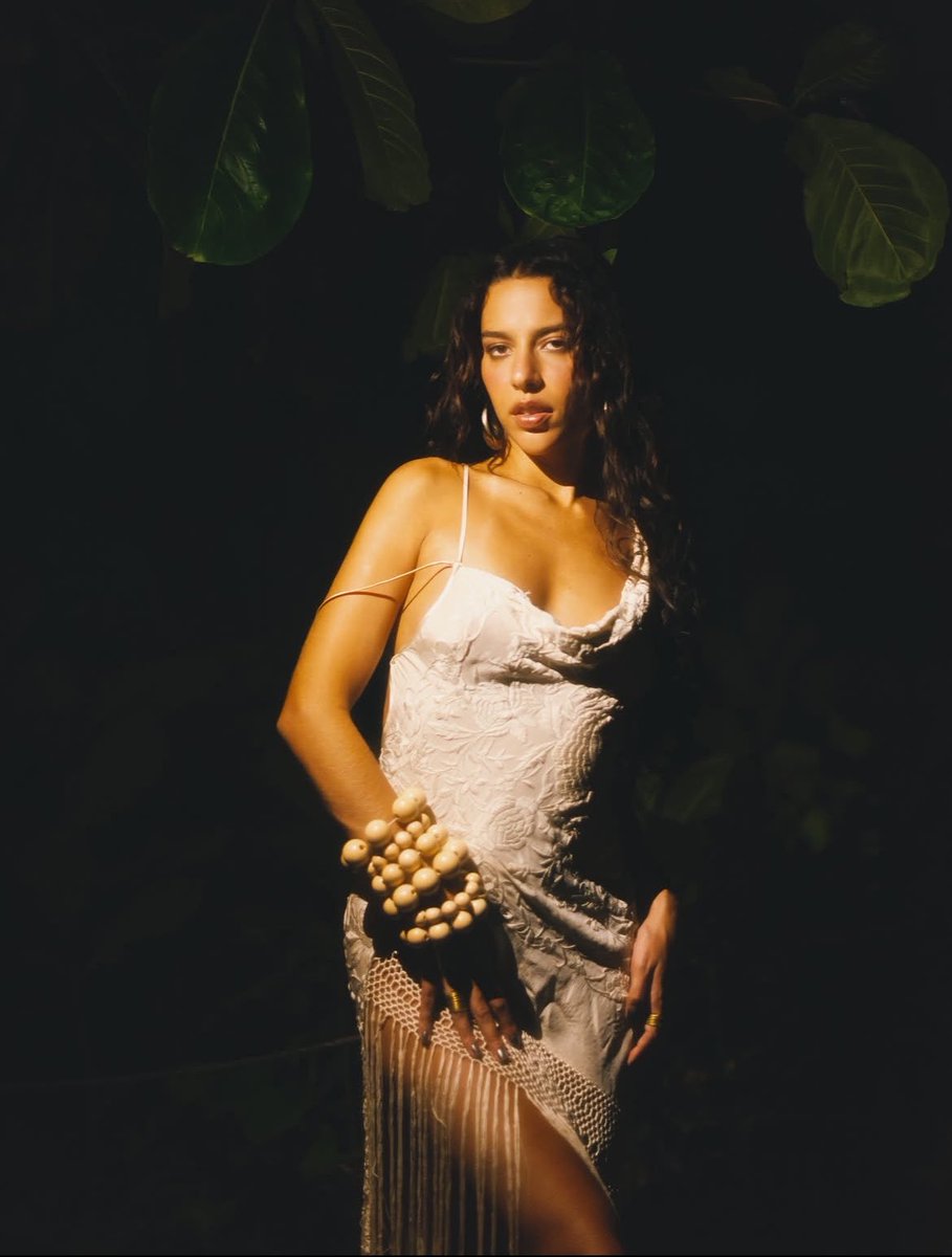 webmarinasenaa's tweet photo. Fotos de Marina Sena em comemoração do dia de seu aniversário. 🤍🍃✨ https://t.co/3kcMrlmrZk