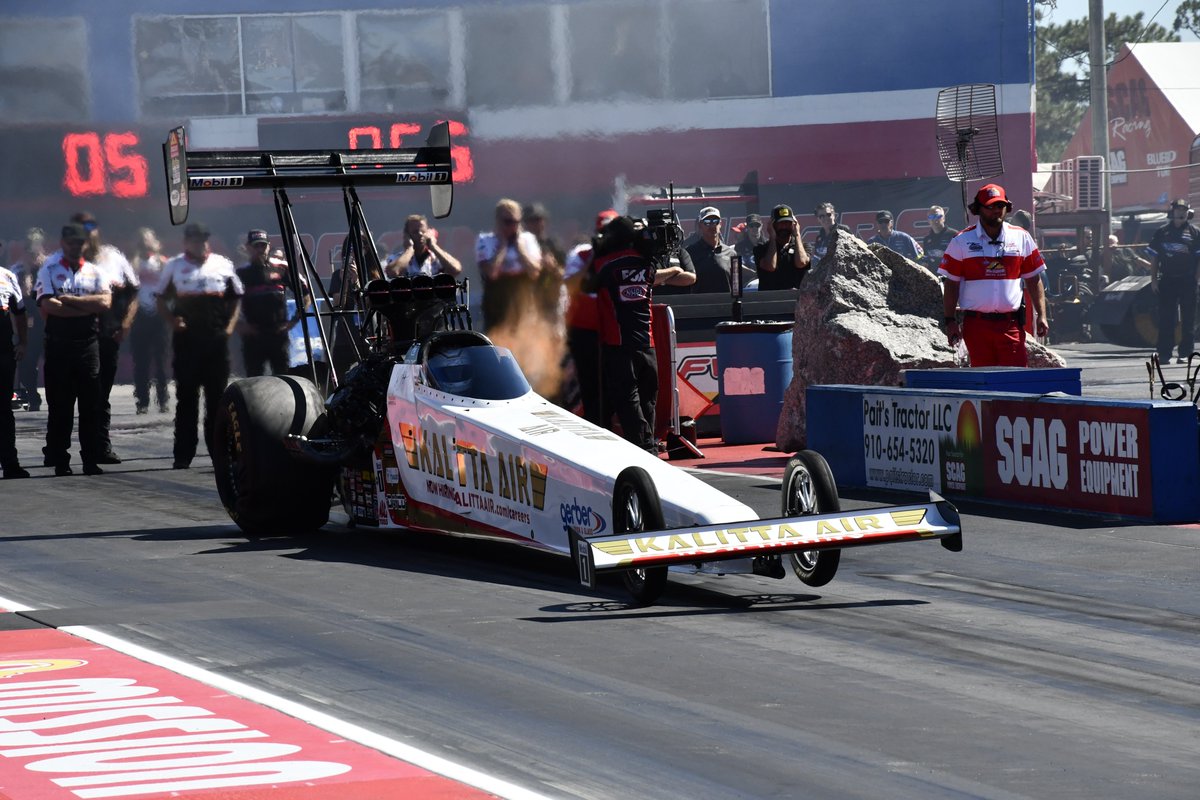 TheSWNMedia's tweet photo. Shawn Langdon and Doug Kalitta are facing off in the NHRA Top Fuel Final this afternoon at Rockingham Dragway! #TheRockNats
📸 by: @C_WiLyt 
@NHRA @ShawnLangdon333 @Doug_Kalitta @TeamKalitta 
#NHRA #TopFuel #topfueldragster #shawnlangdon #dougkalitta #nhraphotography https://t.co/32ZAEyJgqj