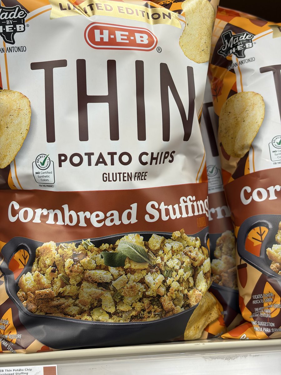 ConyDIYHouston's tweet photo. 先週H-E-Bで
「Fall Harvestの香り」のゴミ袋を見つけたんだけど……
あれで終わりじゃなかった😂
🐶 犬のおやつ → Pumpkin flavor
🥔 ポテチ → Cornbread Stuffing
🧼 食器用洗剤 → Pumpkin Spice
🧙 さらに Witch’s Brew まで
まだ普通に半袖で過ごしてるTexasなのに、
H-E-Bの中は完全に秋🍂
犬のおやつまでPumpkin味になるとは思わなかった。(犬も味で秋を感じるのかな?)
ちなみにCornbread Stuffing味のポテチは、
気になりすぎて買いました。
……これは別で食べてみます👀
Last week I found “Fall Harvest” scented trash bags at H-E-B.
Apparently that was just the beginning 😂
🐶 Pumpkin-flavored dog treats
🥔 Cornbread Stuffing potato chips
🧼 Pumpkin Spice dish soap
🧙 And even Witch’s Brew soap
Texas is still very much T-shirt weather,
but inside H-E-B, fall has fully arrived 🍂
I also bought the Cornbread Stuffing chips.
Taste test coming next 👀
#HEB #Texas