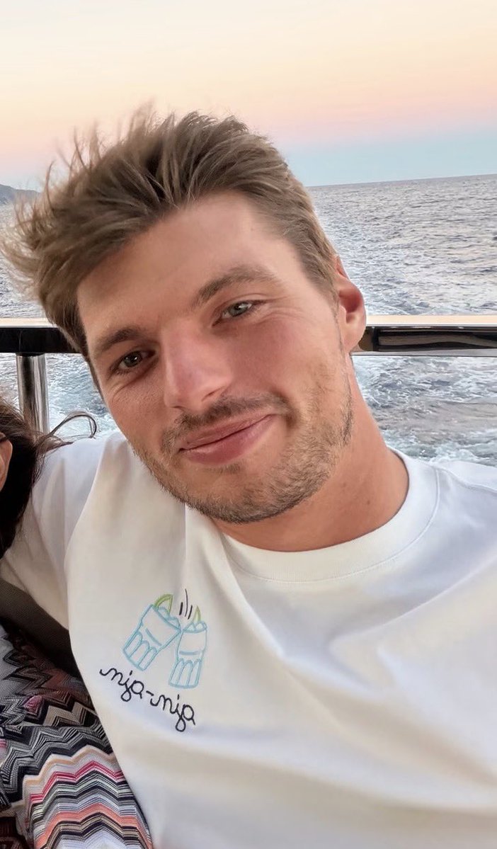 madzverstappen3's tweet photo. Cutie max                                    Hot max https://t.co/nwkAYzVvFR