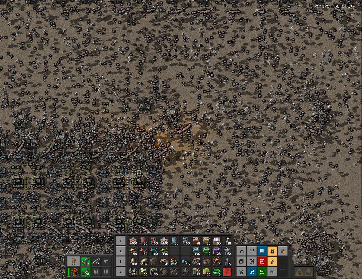 RJarded1's tweet photo. #factorio bases before bots vs after bots https://t.co/46OtH2ZV23