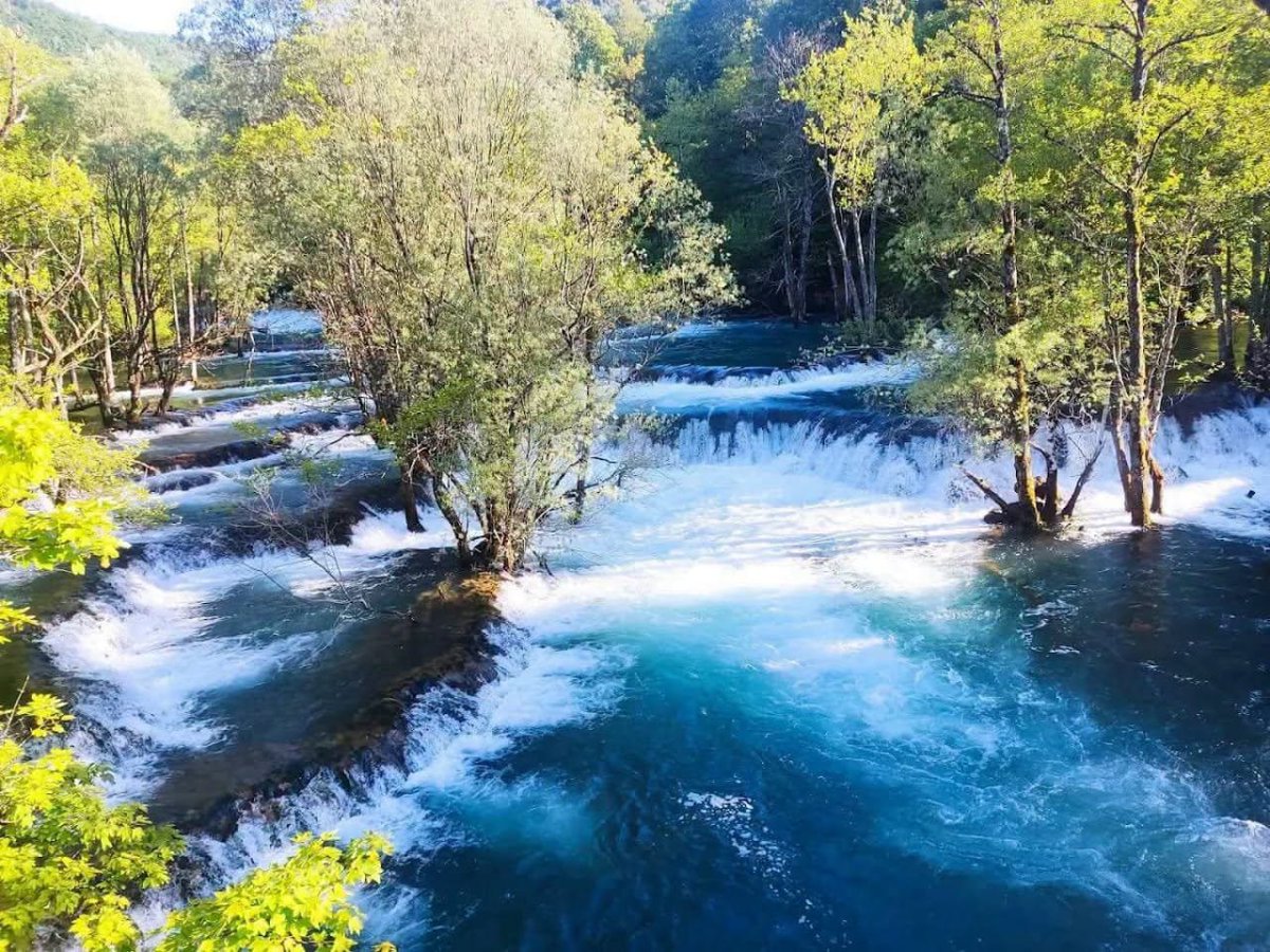 egqiod's tweet photo. MAGIČNI VODOPAD MILANČEV BUK 💧💚
U srcu Nacionalnog parka Una, snaga rijeke i netaknuta priroda stvaraju prizor koji oduzima dah. Mjesto gdje šum vode utišava sve brige, a tirkizna Una liječi dušu. ✨🇧🇦
​#VisitBiH #MilancevBuk #NPUna https://t.co/K49241b09D