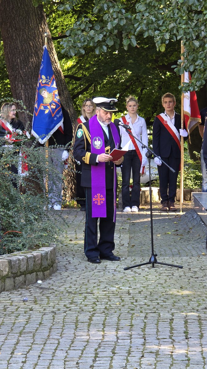 62RoKu's tweet photo. @AnitaSchelde Z tej okazji też były odbyło sie uroczyste zlozenia kwiatow pod pominkim Armii Krajowej w Sopocie. https://t.co/YE6culZ1Qn
