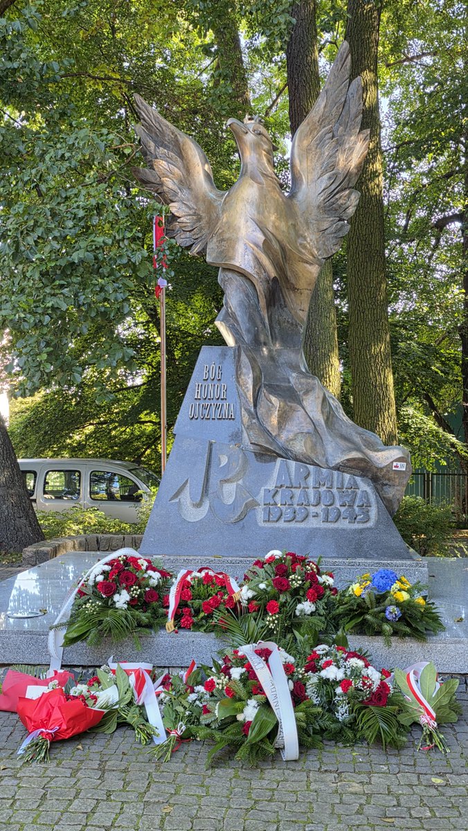 62RoKu's tweet photo. @AnitaSchelde Z tej okazji też były odbyło sie uroczyste zlozenia kwiatow pod pominkim Armii Krajowej w Sopocie. https://t.co/YE6culZ1Qn