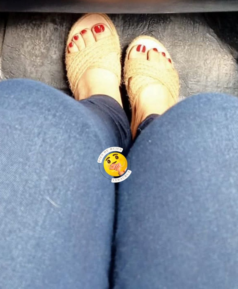 PiesDeMujerMX1's tweet photo. #Kuky #Veracruzana #HermososPies #RicosDeditos https://t.co/i7mwRHlloT