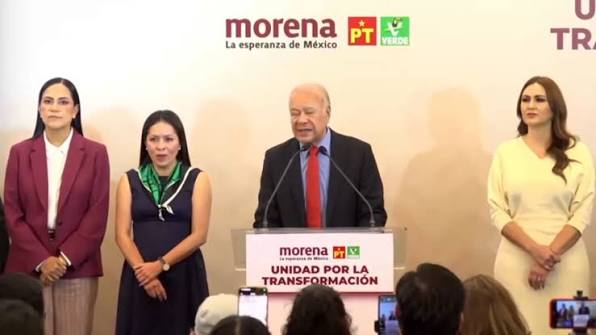 politicomx's tweet photo. 🟥⭐ Alberto Anaya descarta ruptura del PT con Morena rumbo a 2027

👉🏽 https://t.co/byQtfENacB

A pesar de los recientes roces por la selección de candidatos y los cuestionamientos a las encuestas internas de la 4T, el dirigente nacional del @PTnacionalMX, @AlbertoAnayaGt, descartó tajantemente una ruptura con @PartidoMorenaMx para los comicios de 2027. A su llegada al Zócalo capitalino, el líder petista confirmó que la coalición oficialista se mantendrá firme en respaldo a la administración federal.

“Siempre vamos a ir con la presidenta. Siempre vamos a ir en conjunto, todo bien... Queremos mucho a la presidenta, hay que cerrarle filas”, aseveró Anaya para matizar las tensiones tras la reciente instalación de una Mesa Técnica de Encuestas con la dirigencia guinda, asegurando que los acuerdos para definir las gubernaturas marchan por buen camino.