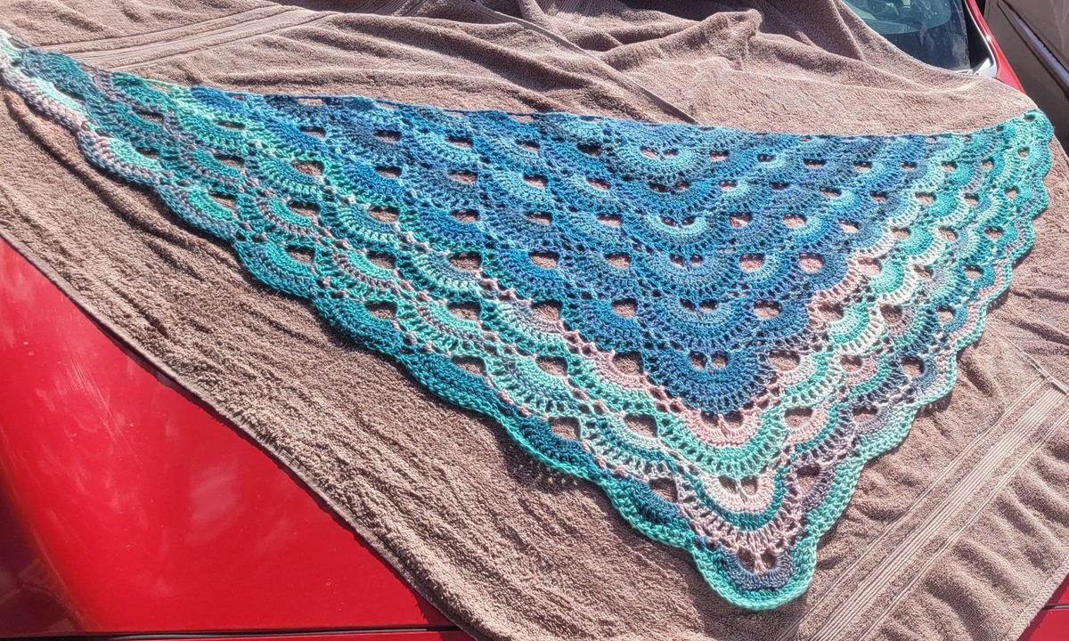 Novasbutt's tweet photo. Testing a pattern for a shawl, used some yarn I had sitting around and somehow was able to color match two very different yarns and it worked! Waiting for the yarn in the mail I'll actually be using for the final shawl. https://t.co/MMKN2T0w4p