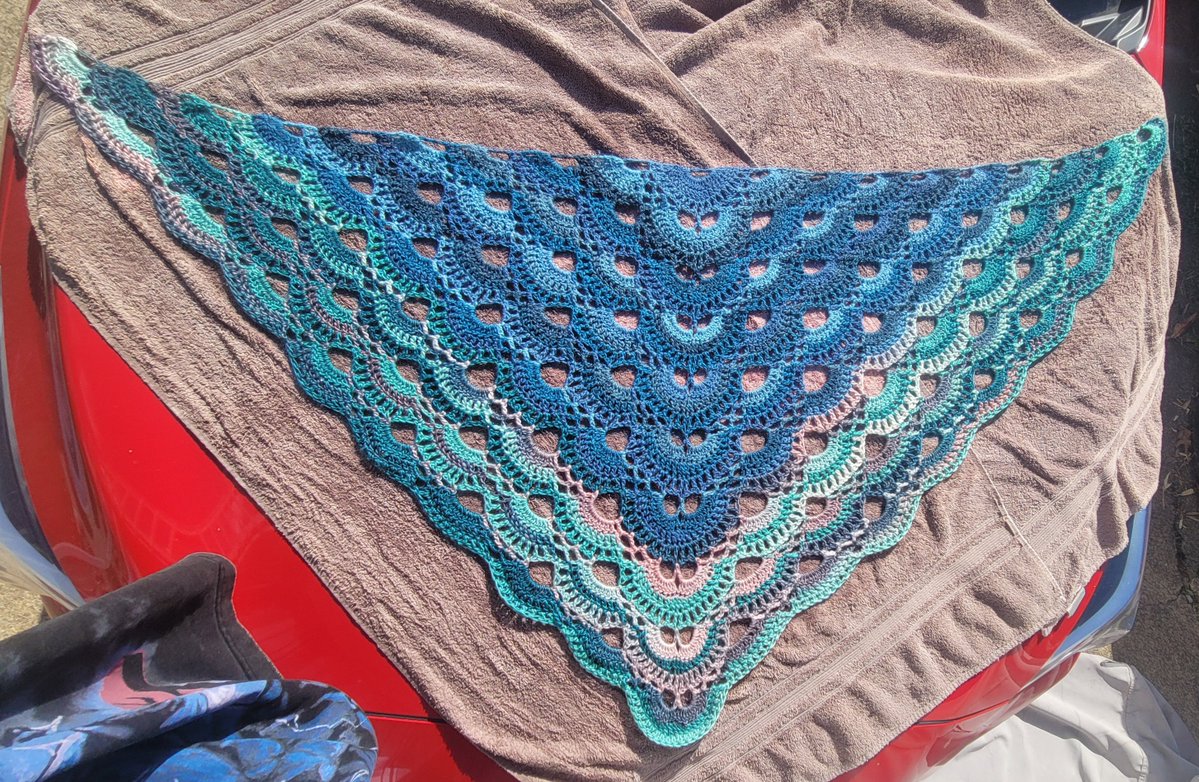 Novasbutt's tweet photo. Testing a pattern for a shawl, used some yarn I had sitting around and somehow was able to color match two very different yarns and it worked! Waiting for the yarn in the mail I'll actually be using for the final shawl. https://t.co/MMKN2T0w4p