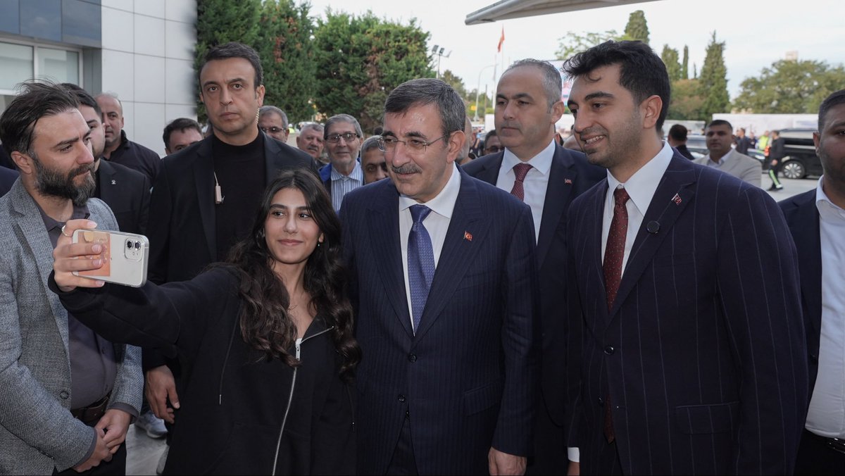 STAJMADURLARID1's tweet photo. Bugün Staj ve Çırarlık Mağduriyetini Cumhurbaşkanı Yardımcımız sayın Cevdet Yılmaz'a aktaran ve bu mağduriyetin bir an önce bitmesi için mücadele eden arkadaşlarıma teşekkür ederim.
@RTErdogan
@_cevdetyilmaz
@Akparti

Mesleki Eğitime
#3308YasaAmbargosu https://t.co/AaRSgY9bJf