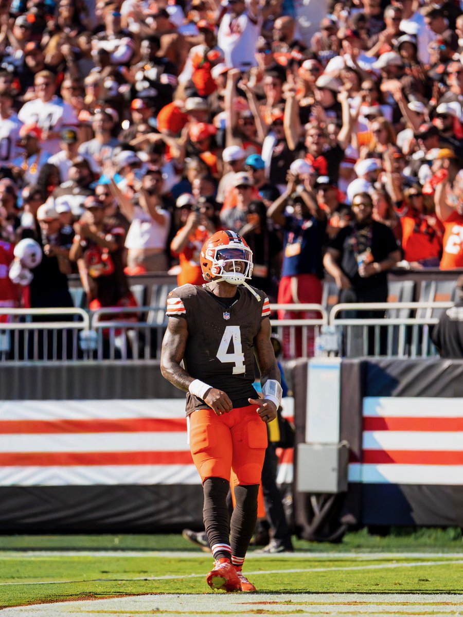 ESPNCleveland's tweet photo. The home crowd feeling after a WIN 🔥🔥🔥 https://t.co/5jRdLCb7v5