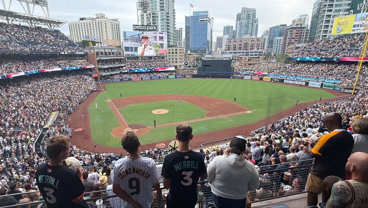 SammyLev's tweet photo. Today’s attendance at Petco Park: 44,471 — the 66th sellout of the season.
 
Total attendance for the 2026 regular season = 3,347,081

It’s the 2nd-highest home attendance total in Padres history, trailing only last year. https://t.co/Fecj8Yzudm