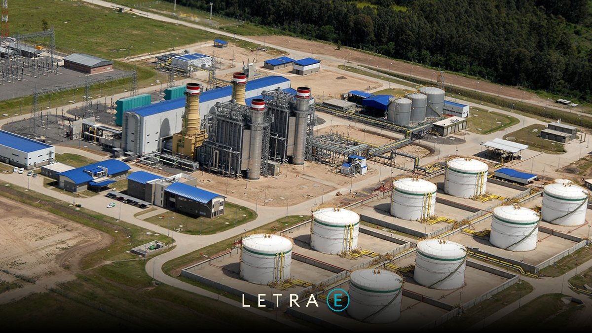 Letra_P's tweet photo. ESTADO DE REMATE ⚡️ Caputo saca a la venta las centrales termoeléctricas Belgrano y San Martín para recaudar u$s 800 millones  

↪️ Al igual que con Transener, los nuevos dueños cobrarán dividendos pendientes.  

🔗  https://t.co/XuncfnEix5
✍️ Antonio Rossi https://t.co/ndS5X1aU2p