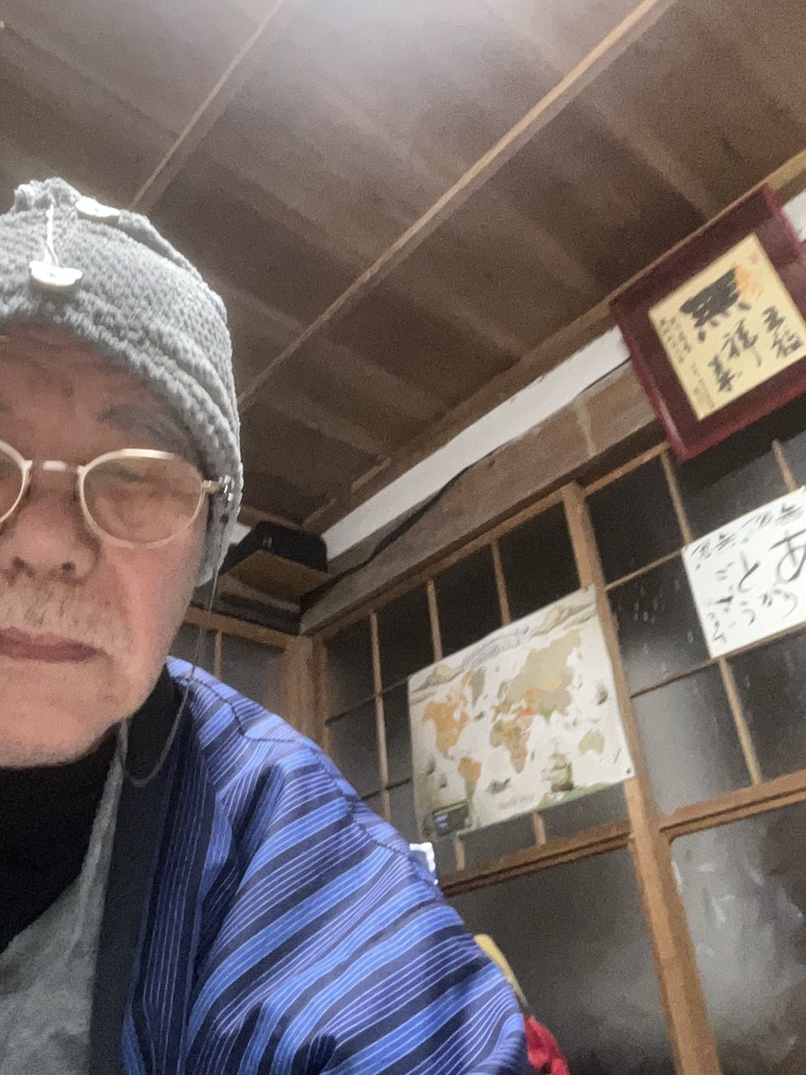 OKUNO_1's tweet photo. おはようさん。今日は定時に目覚めた。w    朝一特製のカフェオレ淹れる。w    お風呂でシャワーを浴びる　もうシャワーでは寒い。w    思い出しながら昨日の日記つけて  朝食は蜆汁に青ネギ トーフ ＋して レーズン、トースト1枚です。w    旨かった，牛負けた、、、、
#Hunter 
#Knifemaker https://t.co/4Ji9T8iRq5