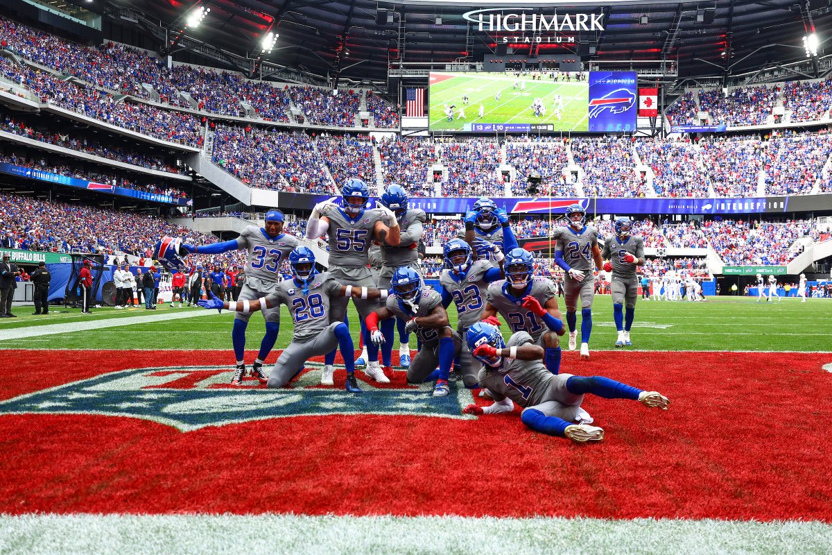 BuffaloBillsPR's tweet photo. The Bills are the 10th team since the merger to open their season with 3 straight games against teams that finished over .500 the previous season and win them all. https://t.co/3ZsyMyGbTq