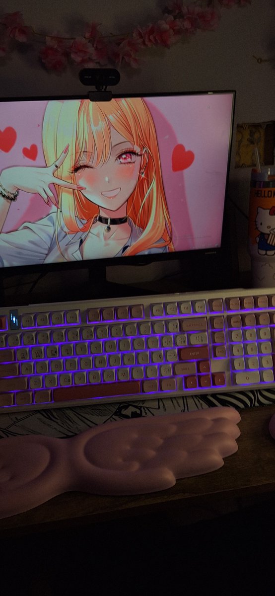 danoniini's tweet photo. Recebi algumas coisas em 1 mes como criadora de conteudo de setup gamer  no tiktok shop  

Mouse v3 pro da attack shark
Mouse e teclado da bettdow
Teclado da goojodoq
Mousepads e apoio de pulso 
Decorações https://t.co/bHJDuGFxHe