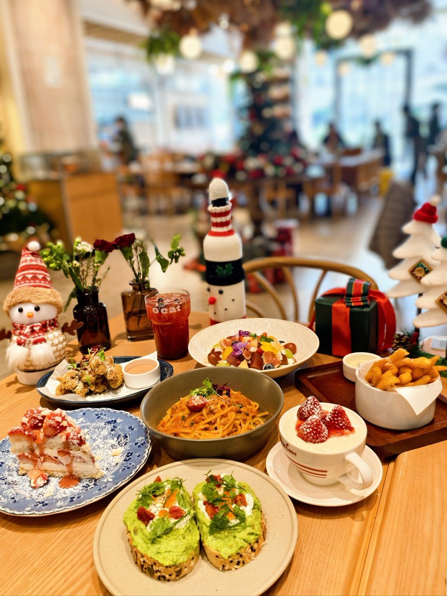 KaronFothex43's tweet photo. Especial de Navidad en nuestro restaurante! Pavo asado con salsa de arándanos, tarta de frutas y vino caliente. Ven a disfrutar de una cena acogedora con tu familia. https://t.co/U2AivmDIOs