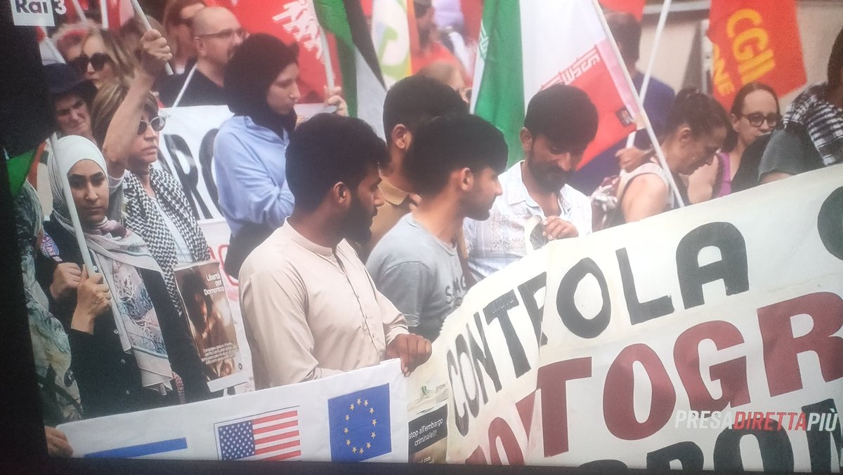unoenessunoe's tweet photo. @SMaurizi @IaconaRiccardo Eppure in Italia una vasta parte di cittadini si batte contro il riarmo e contro gli arsenali. Nemmeno gli amministratori locali hanno informazioni su quante bombe abbiamo sul nostro territorio,siamo una servitù militare degli americani che ci espone a tanti rischi #presadiretta https://t.co/dUUpUSaJeE