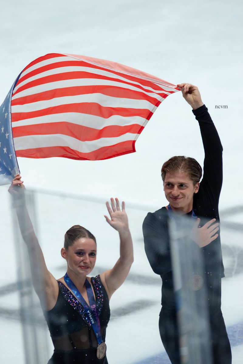 byncvm's tweet photo. oona and gage brown with their bronze medals at the nepela memorial trophy! 🥉

#oonabrown #gagebrown https://t.co/9lwo0a0KqO