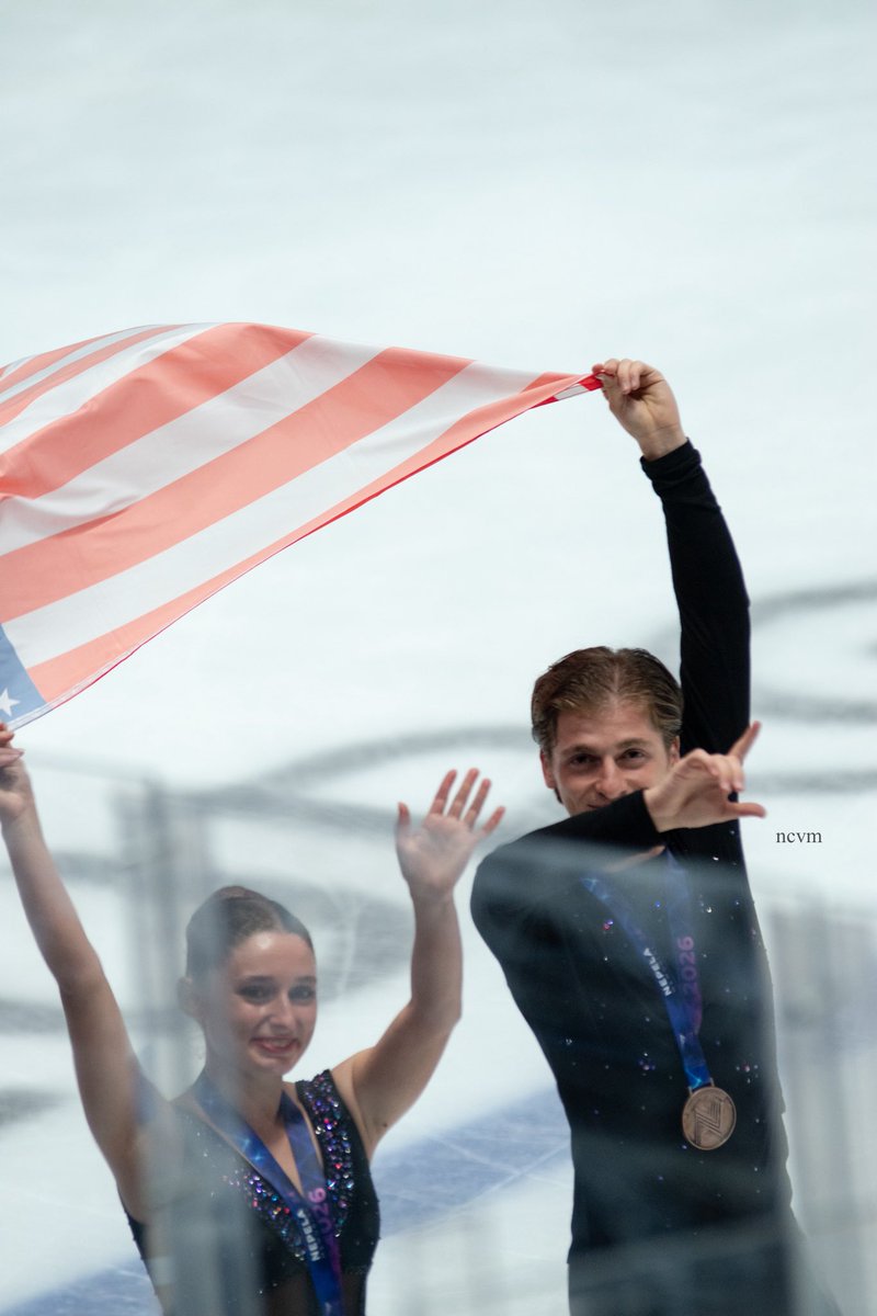 byncvm's tweet photo. oona and gage brown with their bronze medals at the nepela memorial trophy! 🥉

#oonabrown #gagebrown https://t.co/9lwo0a0KqO