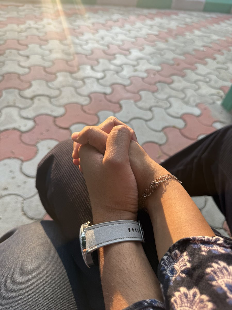 sam_the_fatcat's tweet photo. still can’t believe my boyfriend and i are a YEAR old he’s the loml <3 https://t.co/tdVKFusuIR