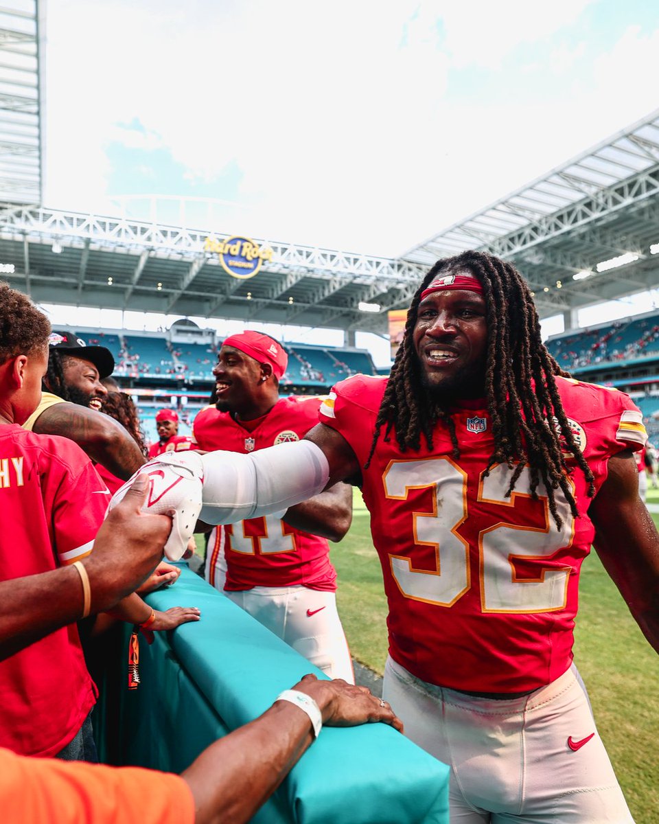 Chiefs's tweet photo. Home is wherever Chiefs Kingdom is 🏠 https://t.co/MiCux5zvTB