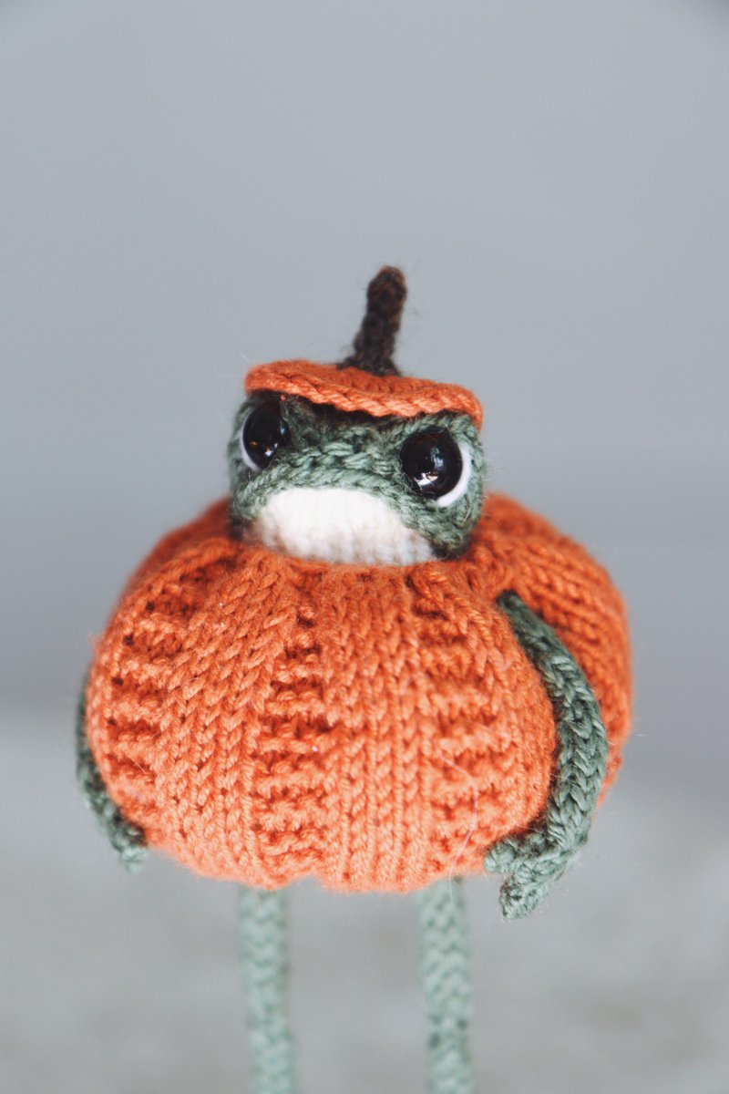 Heknitt's tweet photo. https://t.co/LJKrOZZ3hV
Here’s the library of over 800 of the frogs I made! 

You can use them freely as PFPs 🎃 https://t.co/7Gw5QMyzsh