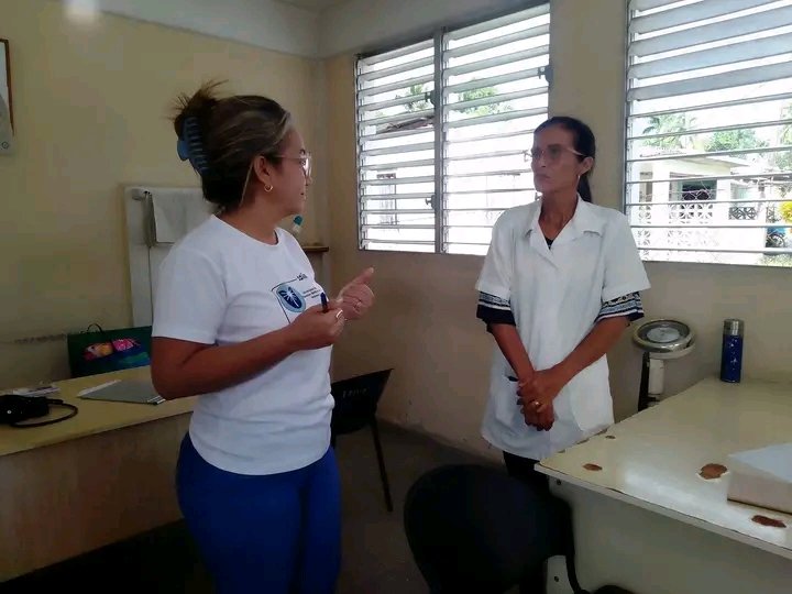 GranmaDps's tweet photo. La Dra. Yelenis Elías Montes, directora provincial de #Salud y directivos de la #DPSGranma, recorrió el Policlínico Ulises Góngora Valera.
Intercambió con trabajadores, pacientes y autoridades locales sobre el funcionamiento de los servicios de salud en la comunidad.
#DPSGranma https://t.co/fmn7gL9ysy