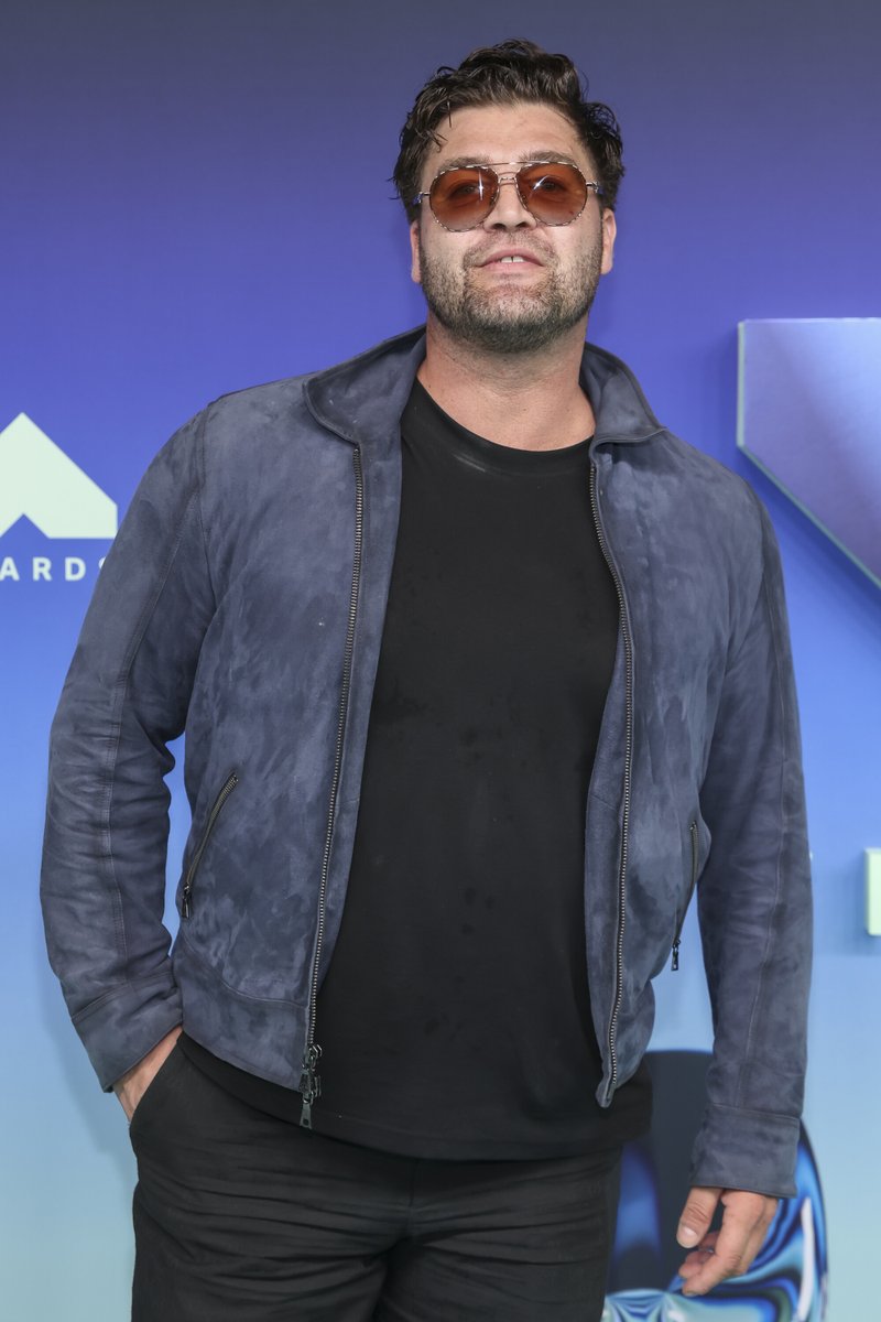 extratv's tweet photo. "The Challenge" stars CT Tamburello and Tori Deal are here for the MTV #VMAs! 🙌 https://t.co/QdNEZFIJOH