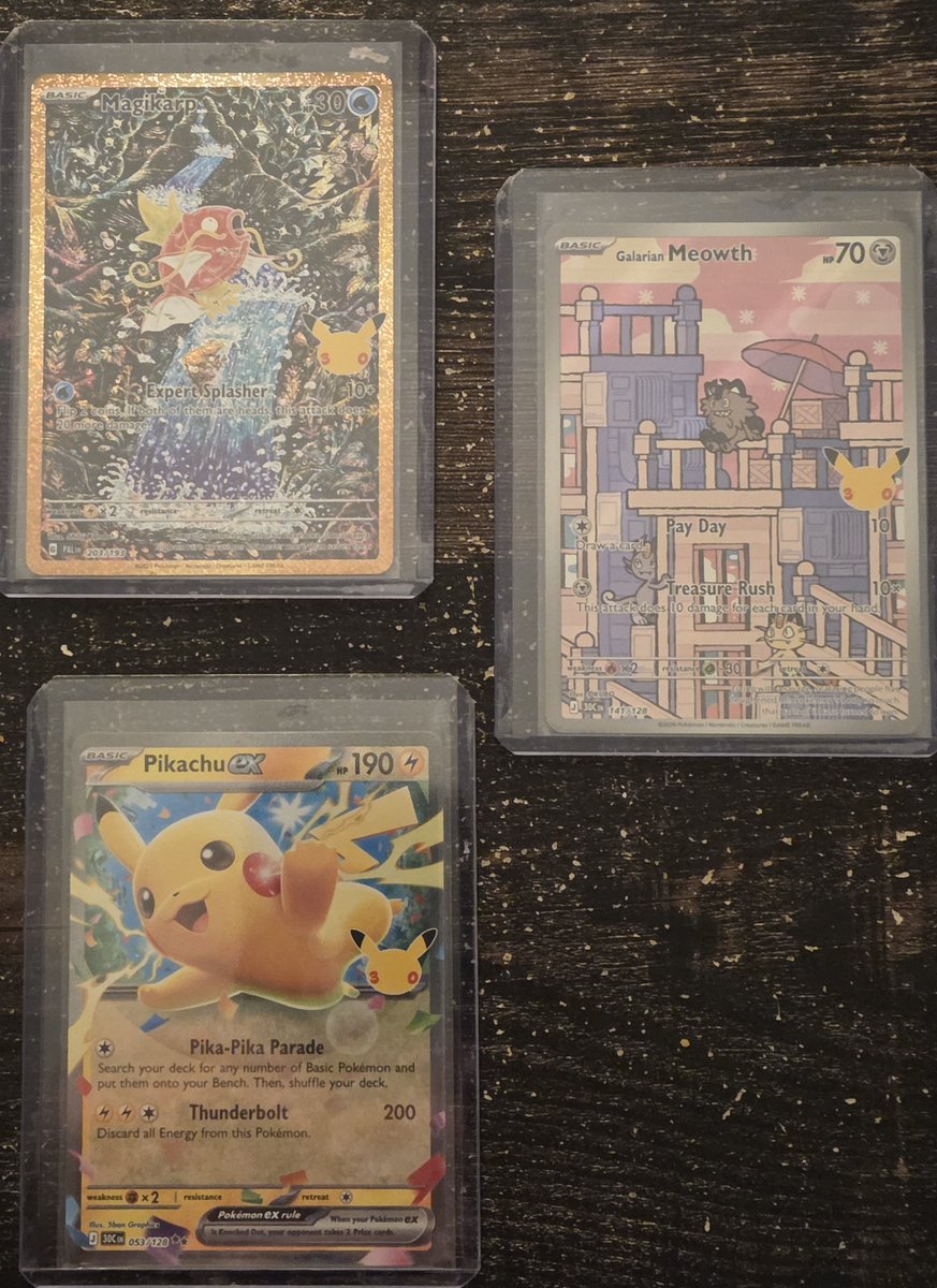 CardsLimited's tweet photo. These are just from the first 10 packs! 🔥 Couldn't believe it when that Magikarp showed up, and check out the detail on that Galarian Meowth. Not bad at all! #Pokemon #Hits https://t.co/e52hPSxlIr