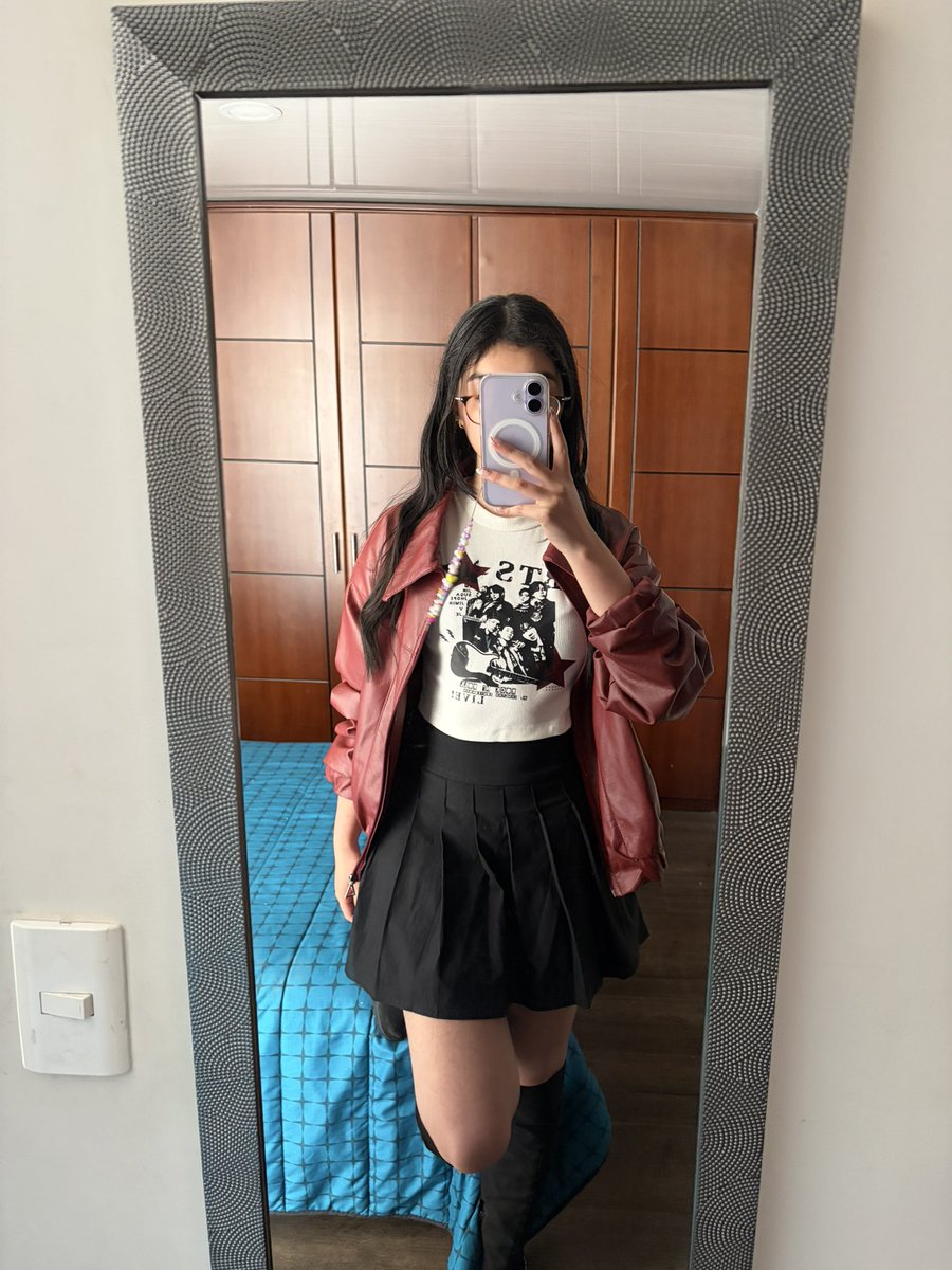 isunseok's tweet photo. Armys de mierda ayudenme con cadena o sin cadena https://t.co/vgv3NwfBLR