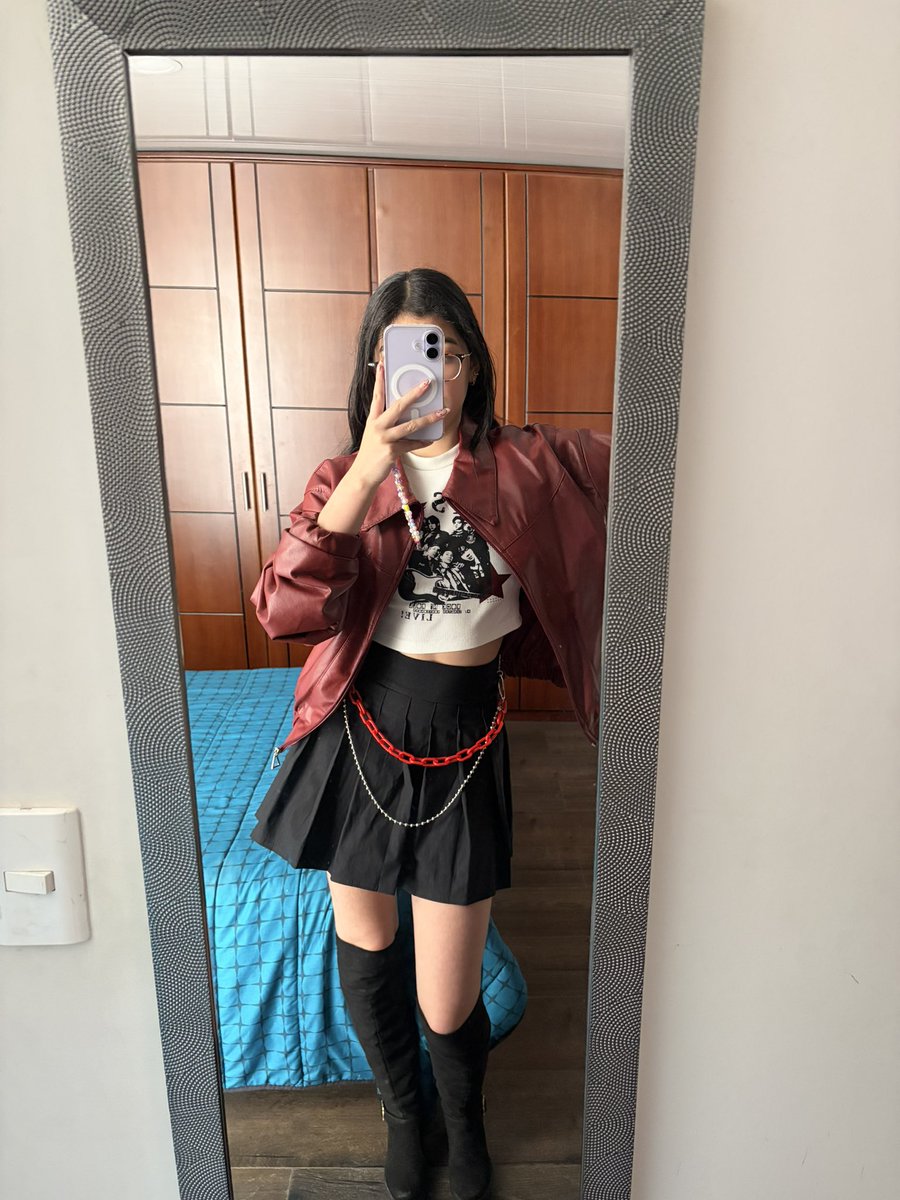 isunseok's tweet photo. Armys de mierda ayudenme con cadena o sin cadena https://t.co/vgv3NwfBLR