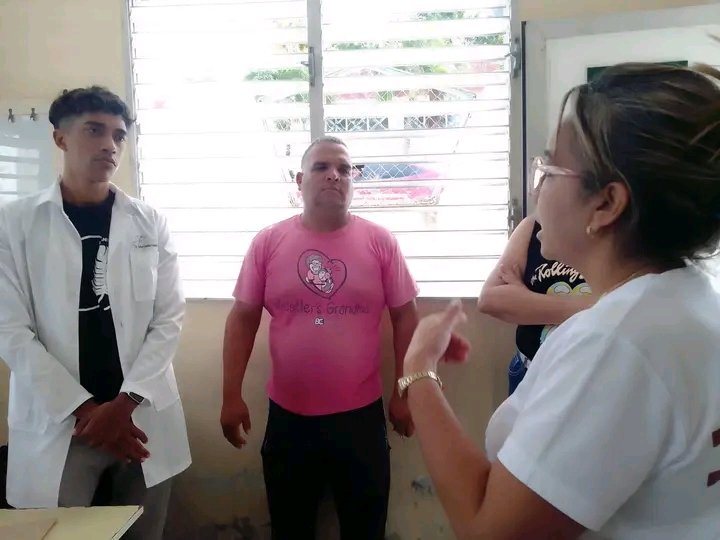 MonteElia78019's tweet photo. Hoy recorrimos el Policlínico Ulises Góngora Valera, acompañada por la Dra. Magdalena Santiesteban y directivos de la #DPSGranma.
Intercambié con trabajadores, pacientes y autoridades locales, evaluando juntos el funcionamiento de los servicios de salud en la comunidad. https://t.co/wpN9fHgS5j