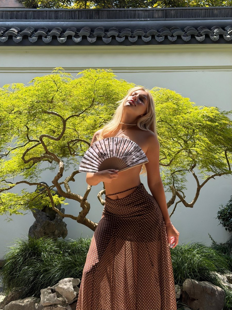 NikkiNovikova's tweet photo. #thailand #islandlife #islandgirl #islandofgoddesses 
#sundayvibes #naturecalling #hotwife #hotsummer
Hot Sunday in our garden ☀️ 🔥

@NikkiNovikova https://t.co/2rBvzbTwok